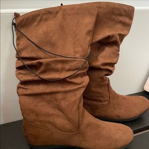 Brown boots 9 and 1/2 M